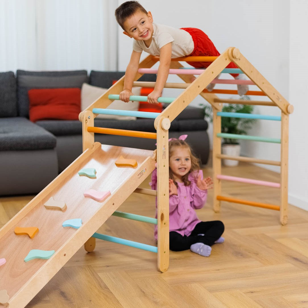 Triunghiul Modificabil Pikler cu Rampa Reversibila М