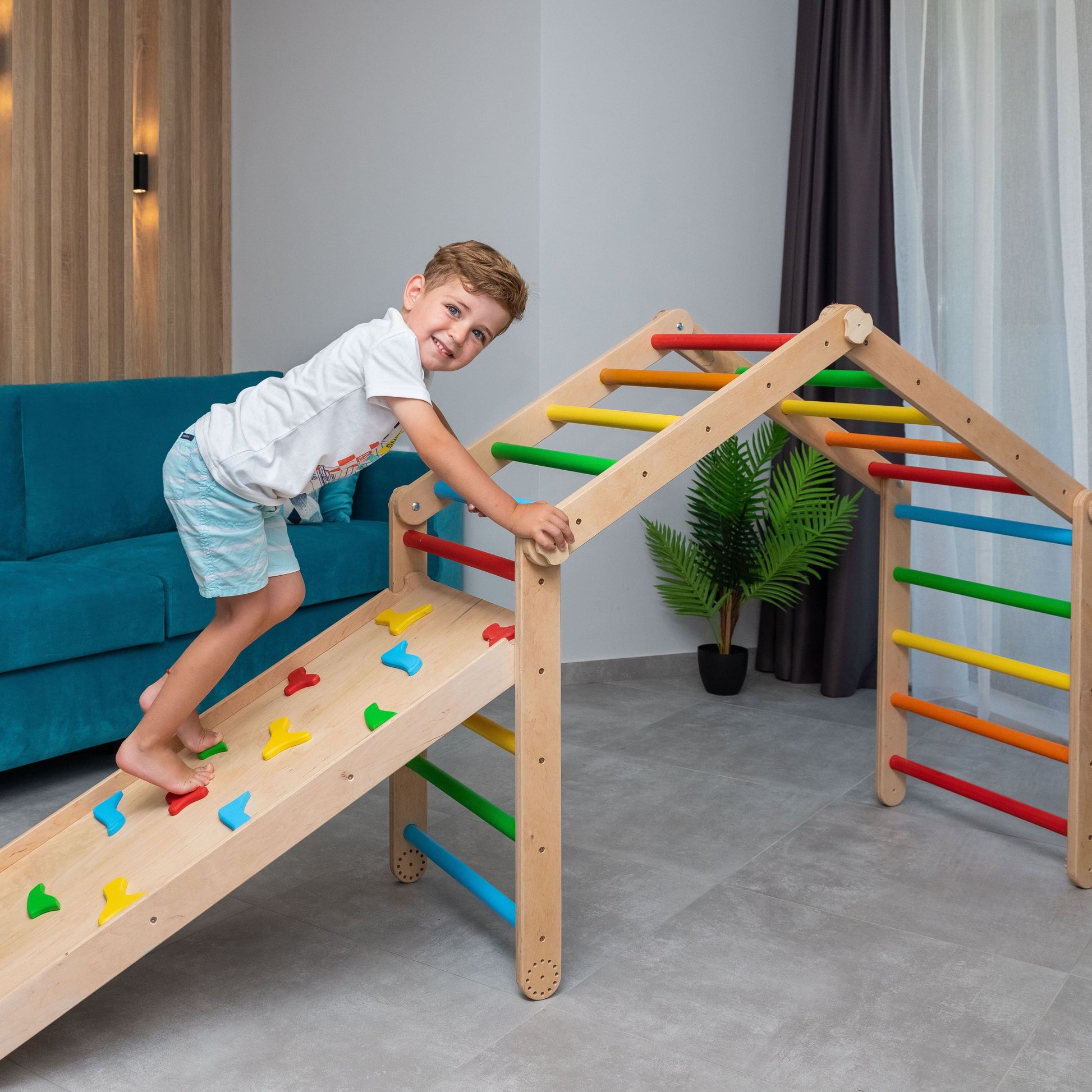 Triunghiul Modificabil Pikler cu Rampa Reversibila М