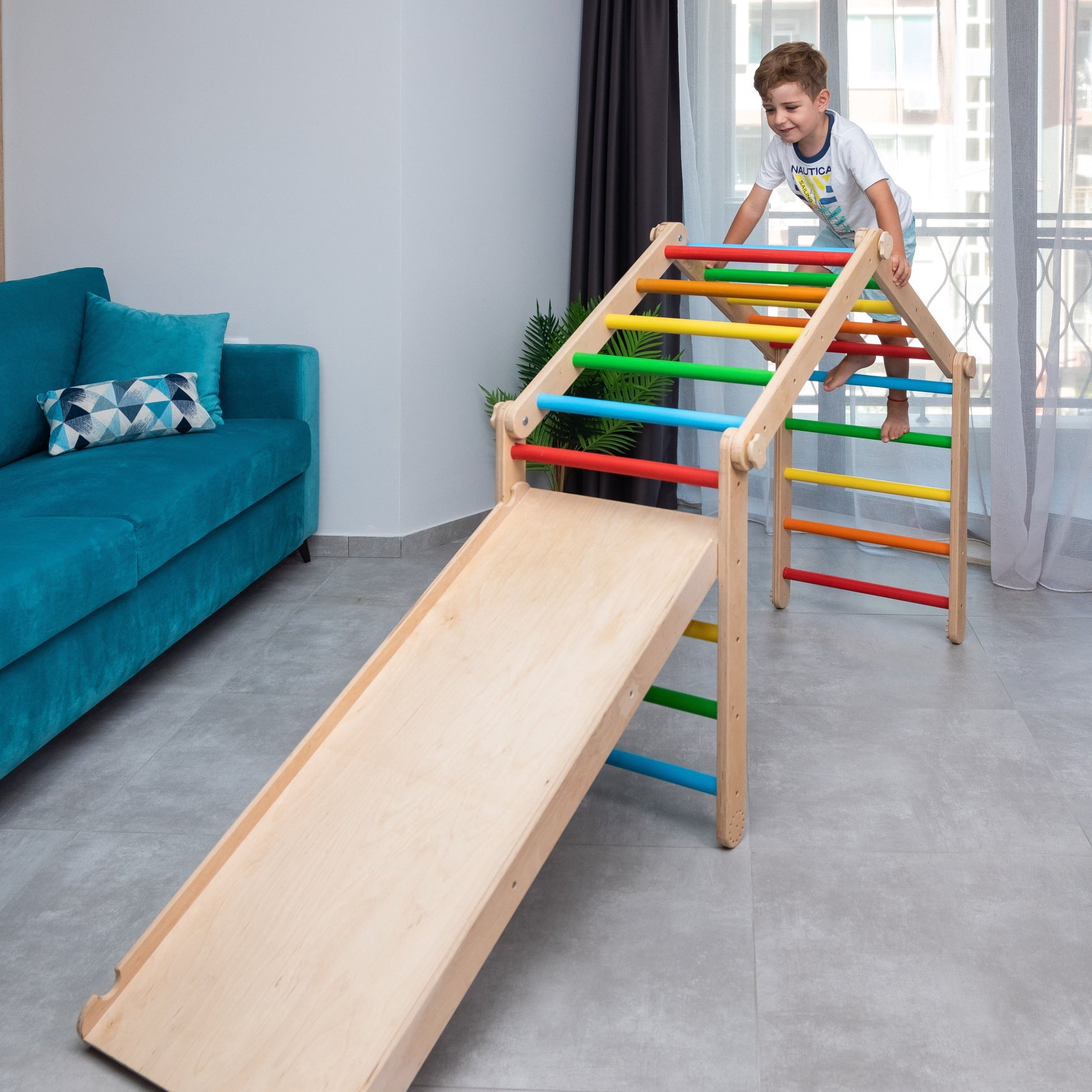 Triunghiul Modificabil Pikler cu Rampa Reversibila М